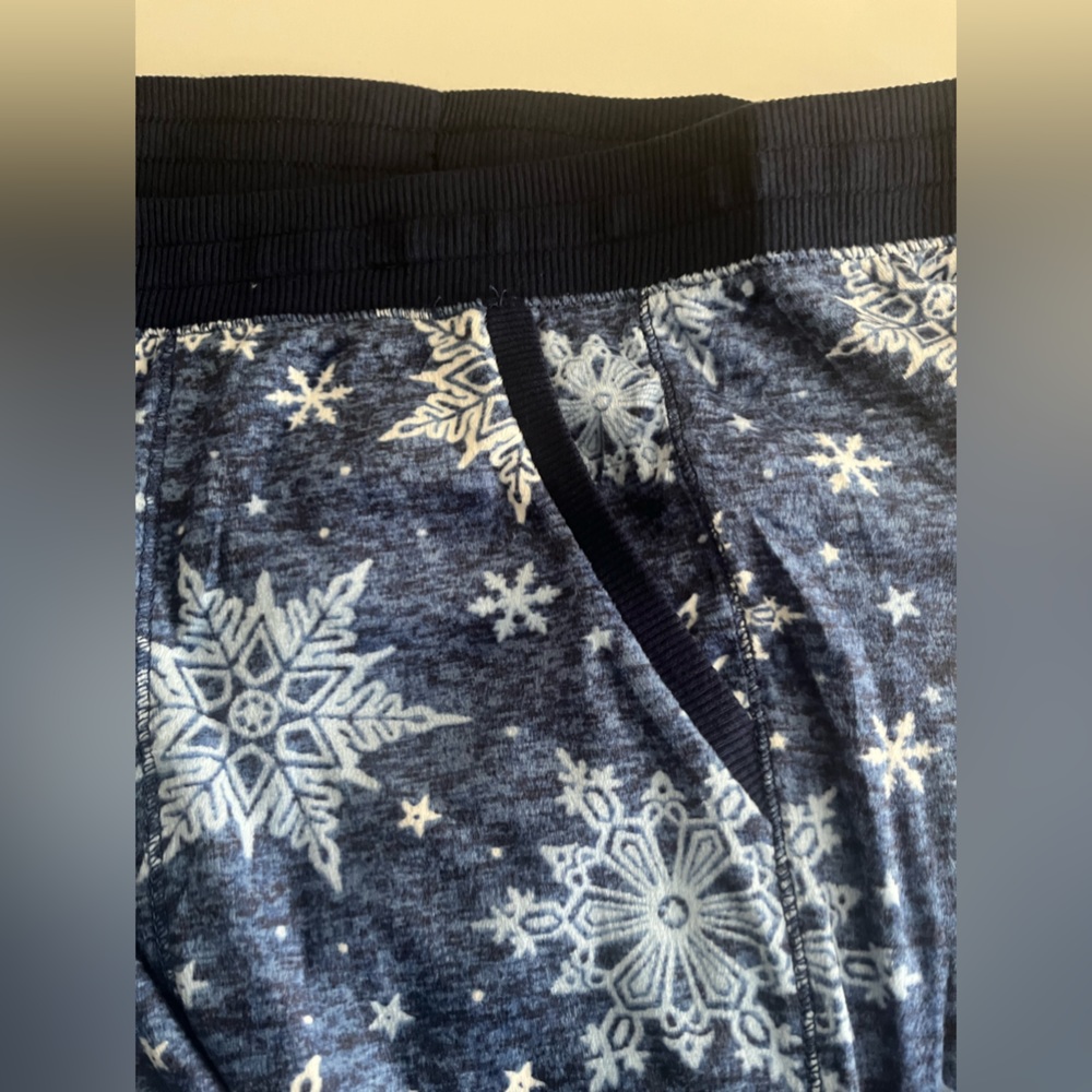 Nautica Cozy Silky Stretch Fleece 2 pc Long Sleeve Top and Pant Sleep Pajama Set - Picture 12 of 13